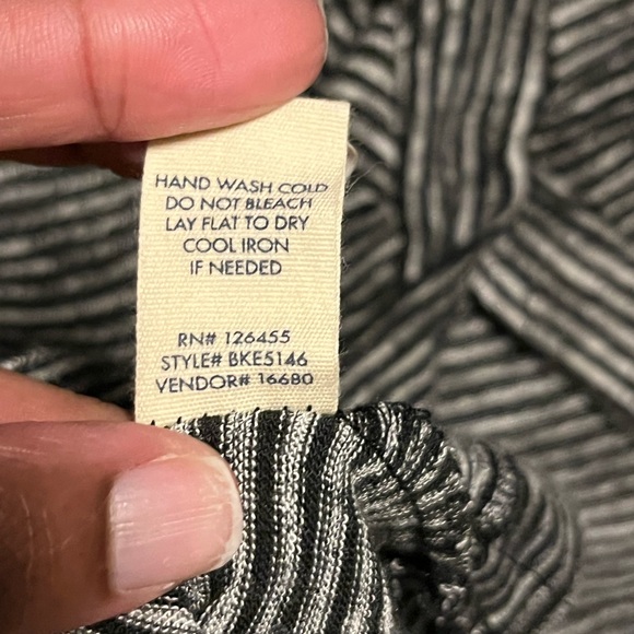 BKE Women’s Black/Gray Striped Shirt with Open Back - Medium - Picture 6 of 7